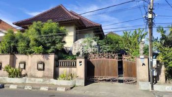 B 86 Rumah di jalan gadung