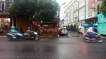 ruko bekas resto di pusat kota sangat strategis