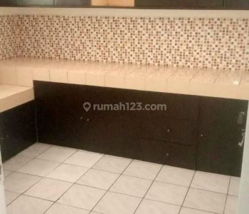 Dijual Cepat Rumah Tanah Luas Lokasi Strategis di Rempoa Raya