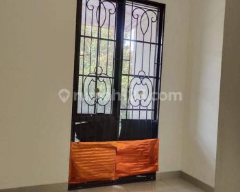 Sewa rumah green village 2 lantai dengan harga terjangkau