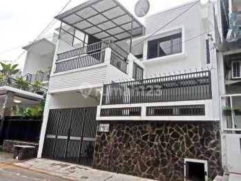 Rumah Siap Huni di JL IKAN dekat Al Azhar Rawamangun