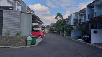 Rumah Siap Huni 2 Lantai Kondisi Bagus Dalam Cluster di Bintaro
