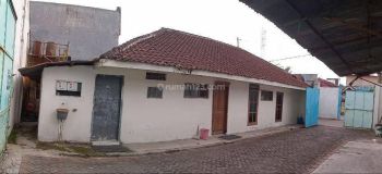 GUDANG DI TEPI JALAN BAKALKRAJAN - SUKUN