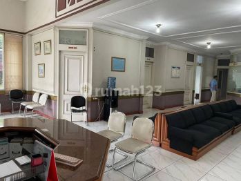 Ruang Usaha Luas Strategis di Mainroad Setiabudi , Bandung