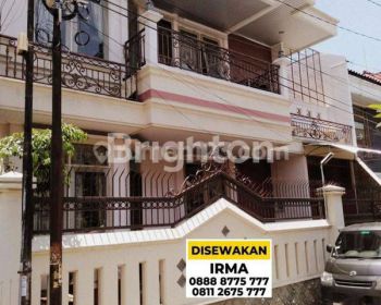 RUMAH DEKAT SMU LOYOLA DI TENGAH KOTA