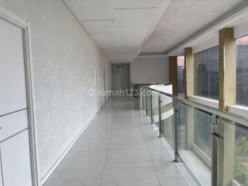 Disewakan Ruko Gandeng 3 di Kelapa Dua, Tangerang, Siap Pakai