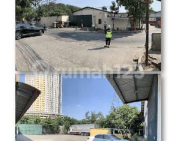 Gudang di Jl Pegangsaan Dua Km 3.5 Kelapa Gading Jakarta Utara.