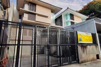 Rumah Modern Minimalis di Cipete