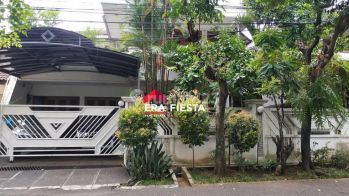 Hadap Timur di Puri Indah