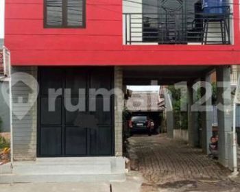 Disewakan Ruang Usaha 2 Lantai Lokasi Pinggir Jalan Jombang 3301