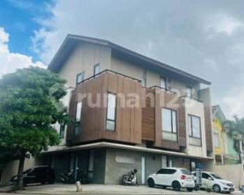 Rumah Kost Ruang Usaha di Anggrek Loka Bsd City