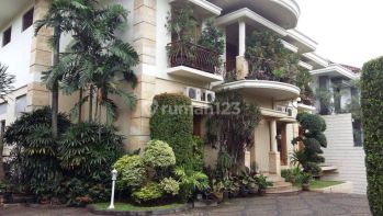 Rumah 2 Lantai Di Pejaten Barat, Lingkungan Aman