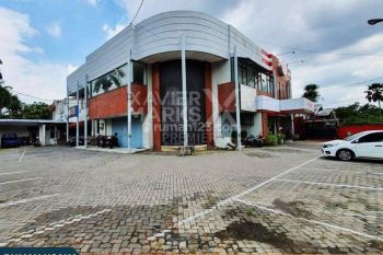 Disewakan Rumah Usaha Strategis, Hook Poros Raya Dieng, Malang