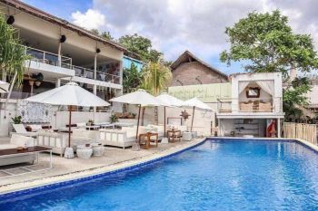 KOMERSIAL BEACH CLUB DI PANTAI BALANGAN JIMBARAN, KUTA SELATAN