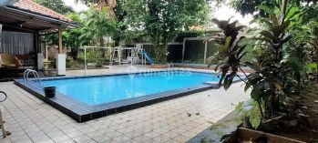 Rumah Tinggal di Kemang Timur Halaman Luas Bebas Banjir Dan Asri