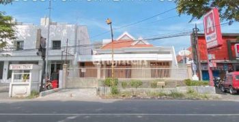 Rumah kan di area Gunung-gunung parkir 8 mobil cocok untuk usaha atau kota