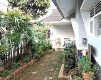 Rumah Lama Terawat di Tebet Timur, Jakarta Selatan, Hook