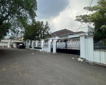 Rumah 5 Kt di Cipete, Ada Private Pool Dalam Cluster Mewah