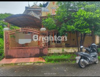 RUMAH 3 LANTAI DI BAWAH 2M