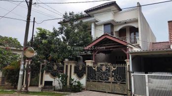 Rumah Cantik 2 Lantai di Griya Loka BSD