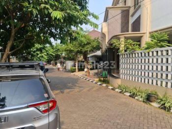Disewakan rumah 2 lantai di Kemang Pratama Bekasi