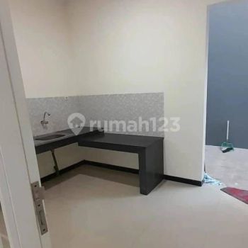 Rumah Nyaman di Pinewood , Taman Kopo Indah