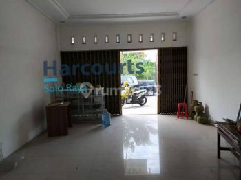 Ruko bagus 2 lantai siap pakai di Jaten