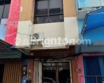 Ruko Klampis Jaya, 3 Lantai, Strategis, Terawat, Area Parkir Luas