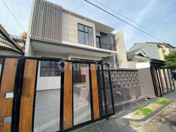 Rumah 2 Lantai Full Renov di Sektor 9 Bintaro Tangsel