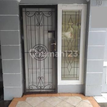 Rumah SHM Bagus di Boulevard Hijau