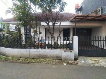 DIKONTRAKKAN...Rumah hoek di Cikutra harga bisa nego