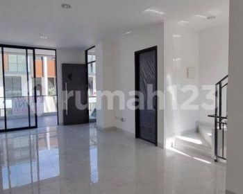 Rumah di Cluster Piano hadap timur Termurah