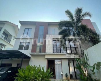 Rumah Siap Huni Dengan Kolam Renang Pribadi,Turun Harga Di Jual Di Bawah Jakarta