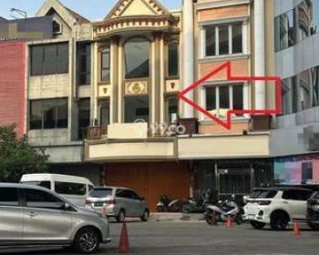 Sewa Ruko Strategis di Jalan Boulevard Barat Jakarta Utara