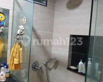 Rumah siap huni, 7x15, 2.5lantai, 4kamar tidur, Furnished, murah, shm
