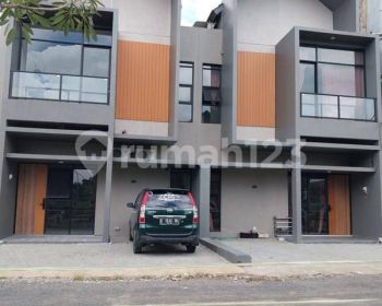 Rumah 2 Lantai Kopo Sayati 900 Jutaan