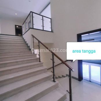 Rent Rumah: Near Jis School