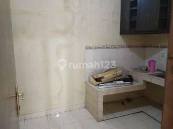 Disewakan Rumah Luas Siap Huni Lingkungan Asri Dekat Stasiun Bekasi