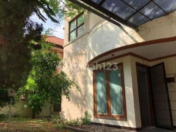 Rumah 2 Lantai Graha Family Blok C Siap Huni Minim Renov