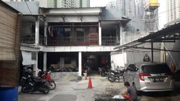 Beli rumah kos bonus 2 kios 1 warteg dekat CBD Podomoro city, Taman angrek dan