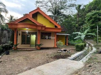 Rumah di Pohgajih Selorejo Blitar