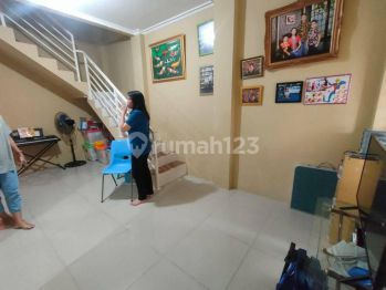 Dijual Cepat Rumah Murah 3 Lantai Sudah Renovasi