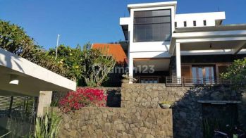 Rumah 3 Lantai Bagus Semi Furnished SHM di Dago Pakar, Bandung