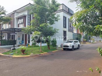 Rumah di Hook Samping Taman, Sudah Renovasi Siap Huni, Cluster Callysta Bintaro