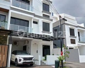 Rumah 2 lantai modern dekat perkotaan