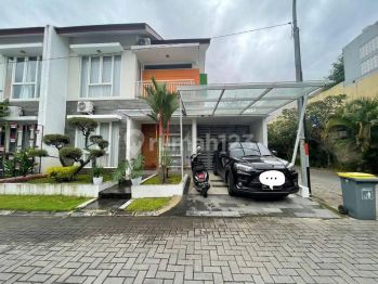RUMAH MEWAH 2 LANTAI - SEMI FURNISHED DALAM PERUMAHAN ELITE DEKAT RSA UGM JOMBOR