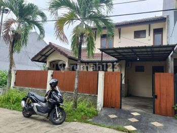 RUMAH BAGUS 2 LANTAI SIAP HUNI DLM KOMPLEK ONE GATE JATIWARINGIN JATIMAKMUR