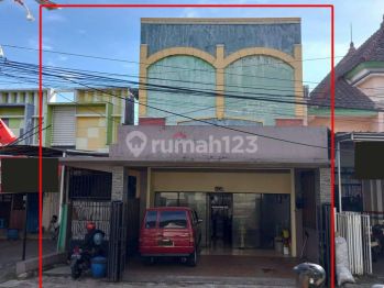 FOR SALE Rumah lokasi strategis di pinggir jalan ramai. Dekat jalan utama hatta,