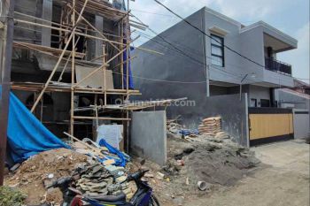Rumah 2,5 Lantai Rooftop Lokasi Strategis Harga Terbaik di Jagakarsa Jakarta