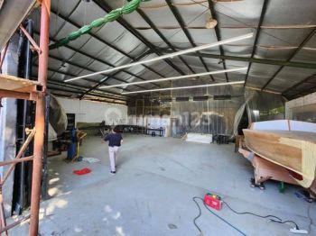 B 82 Gudang di Tukad banut